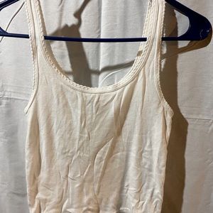 WHITE CROP TOP